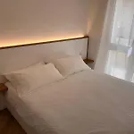 Cozy House With Garden & Pool Apartment