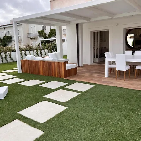 Cozy House With Garden & Pool Apartment